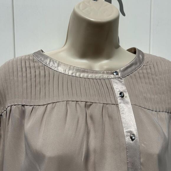 BCBGMAXAZRIA Long Sleeve Asymmetrical Yoke, Pleats, Tie Nape Beige Blouse | XL - Picture 3 of 10